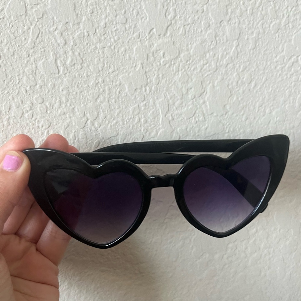 Black heart-shaped sunglasses